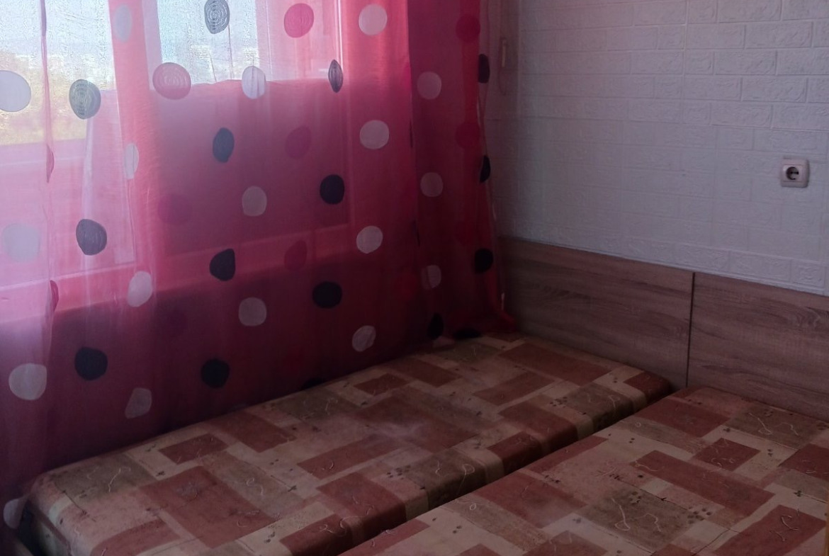 tristaen-apartament-80-kv-m-pod-naem-banishora-sofiya-7-etazh-6 Тоалетна с вана, тоалетна и плочки