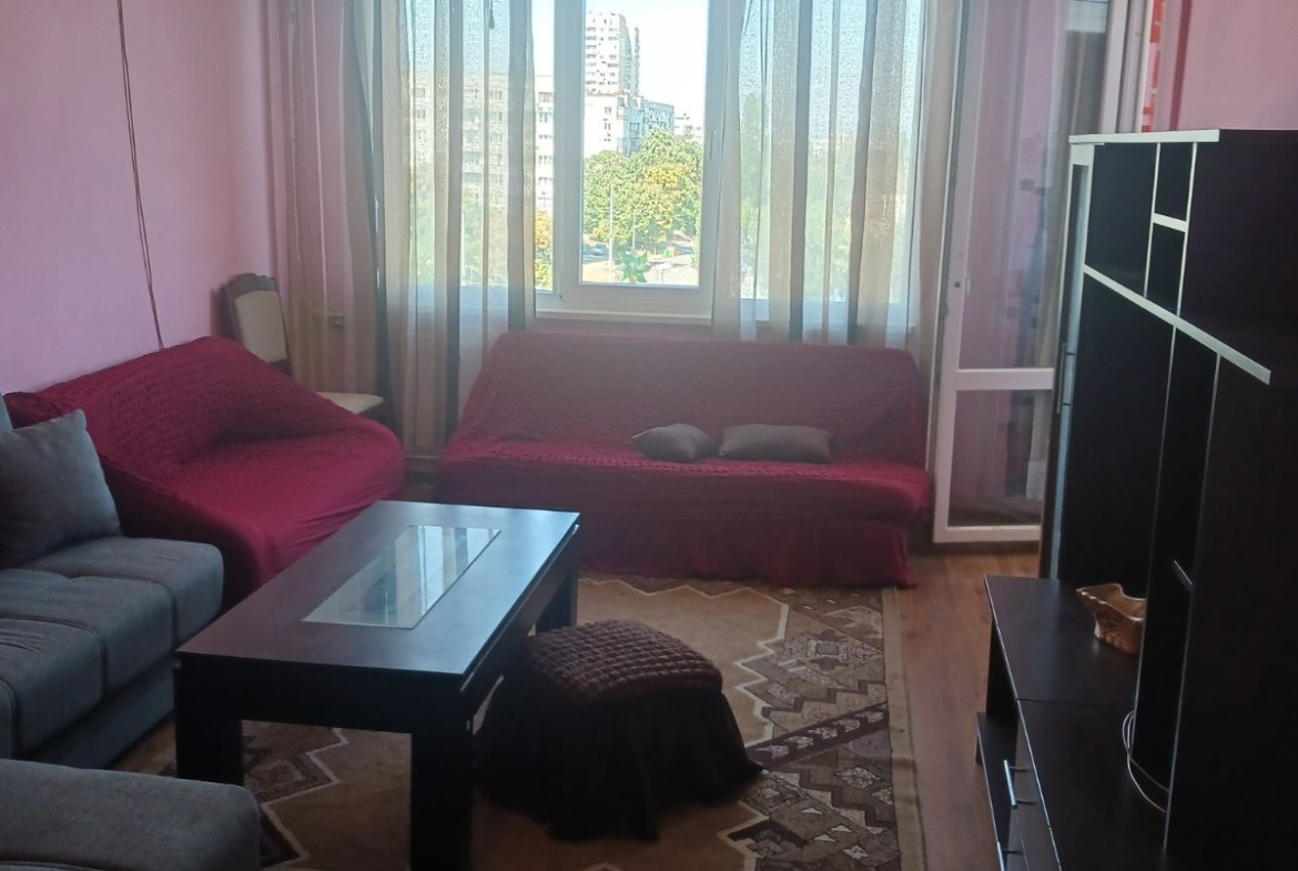 tristaen-apartament-80-kv-m-pod-naem-banishora-sofiya-7-etazh-7 Детска спалня с розов декор и легло
