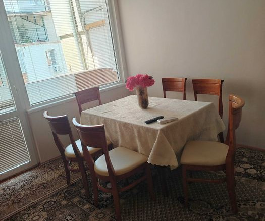 Two-Bedroom Apartment 82 sqm for Rent near Trakiya Cinema | Fully Furnished 5 Dining area with wooden chairs and pink flowers