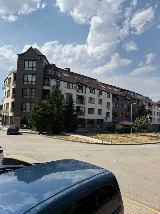 Съвременен жилищен комплекс с паркинг място днес