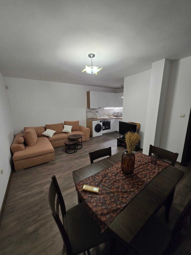 dvustaen-apartament-52-kvm-pod-naem-mladost-2-otdelen-vhod-1 Двустаен апартамент с отворена кухня, трапезна маса и диван, София