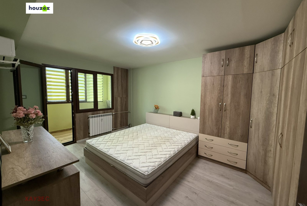 Bedroom with double bed, large wardrobe, laminate floor, air conditioner, balcony door