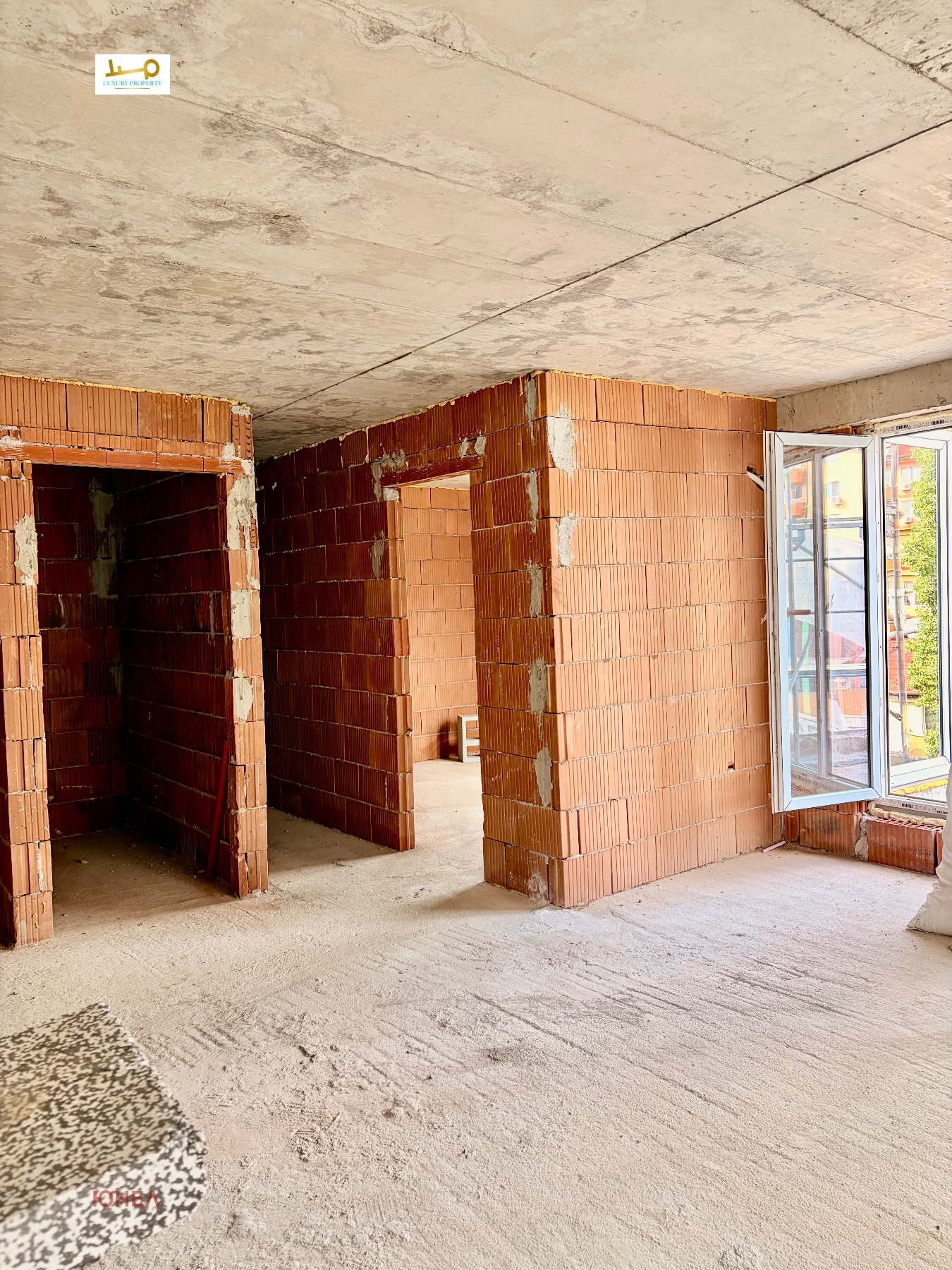 tristaen-apartament-108-sqm-za-prodazhba-ovcha-kupel-novo-stroitelstvo-1 Тристаен апартамент в София, незавършен интериор с голи тухлени стени и бетонен таван